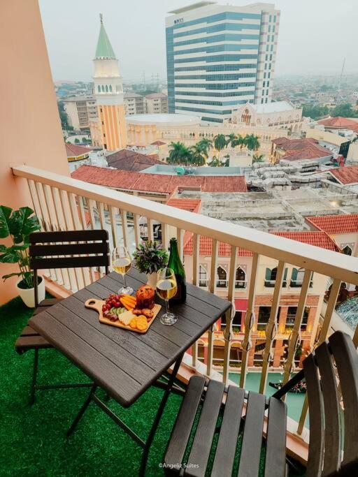 New Modern Venice Best View And Balcony, Fast Wifi At Mckinley Hill 1Br Interconnected To Venice Grand Canal Mall Manila Exterior photo