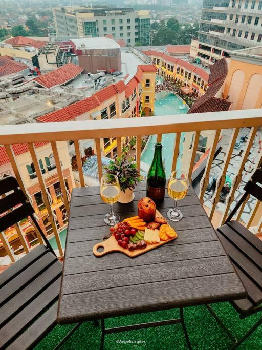 New Modern Venice Best View And Balcony, Fast Wifi At Mckinley Hill 1Br Interconnected To Venice Grand Canal Mall Manila Exterior photo